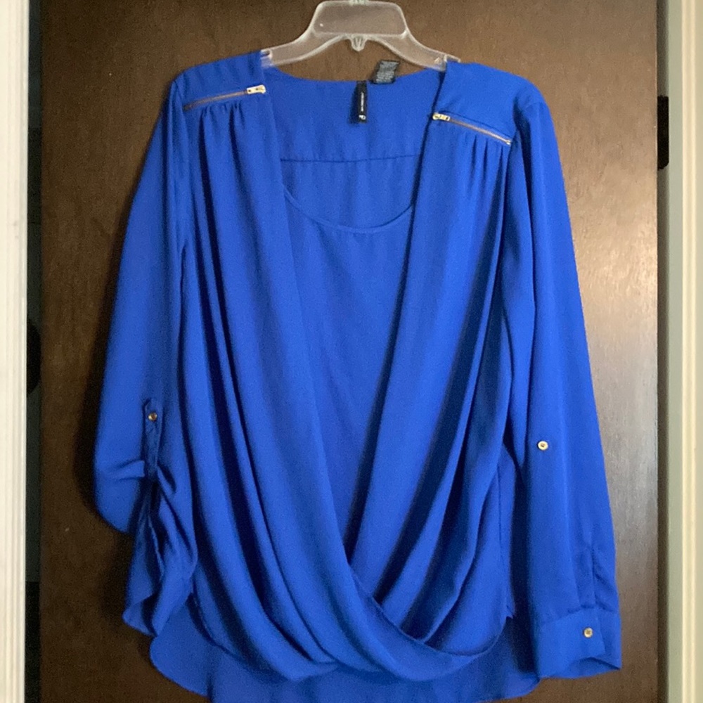 Beautiful Royal blue blouse by “new directions”. Size xL